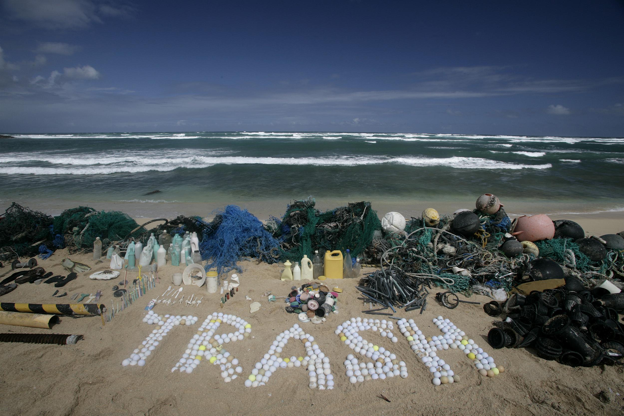 Odpad vyloven z Ticheho oceanu v zone zvane Pacific Vortex Alex Hofford Greenpeace